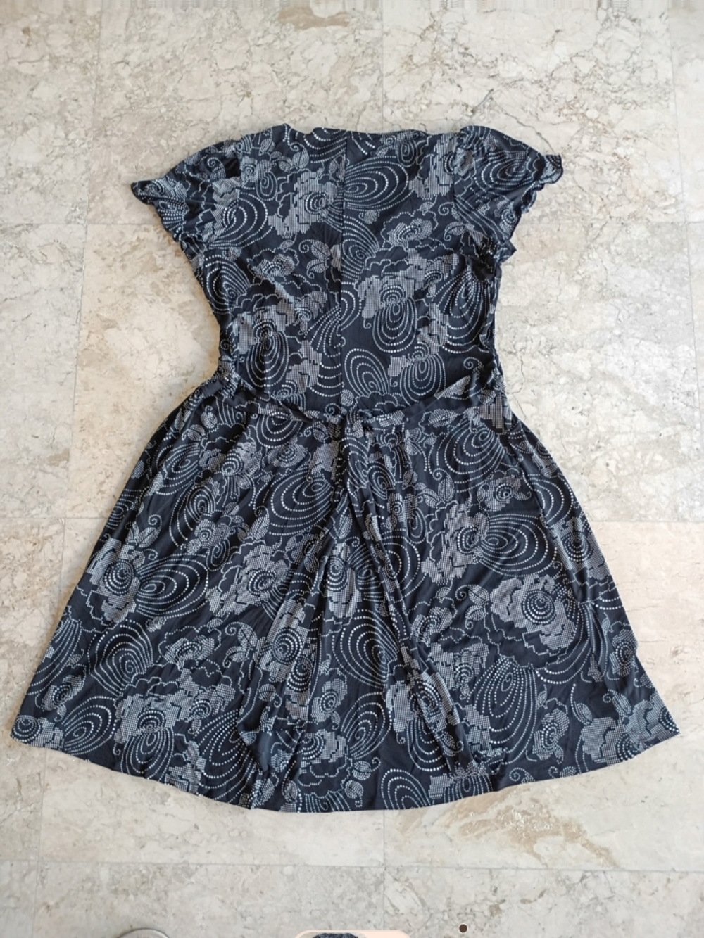 Torrid Black and Gray Floral Fit & Flare Mini Dress SZ 18 - Picture 2 of 4
